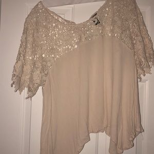 ✨✨ Hanky Hem Lace Top